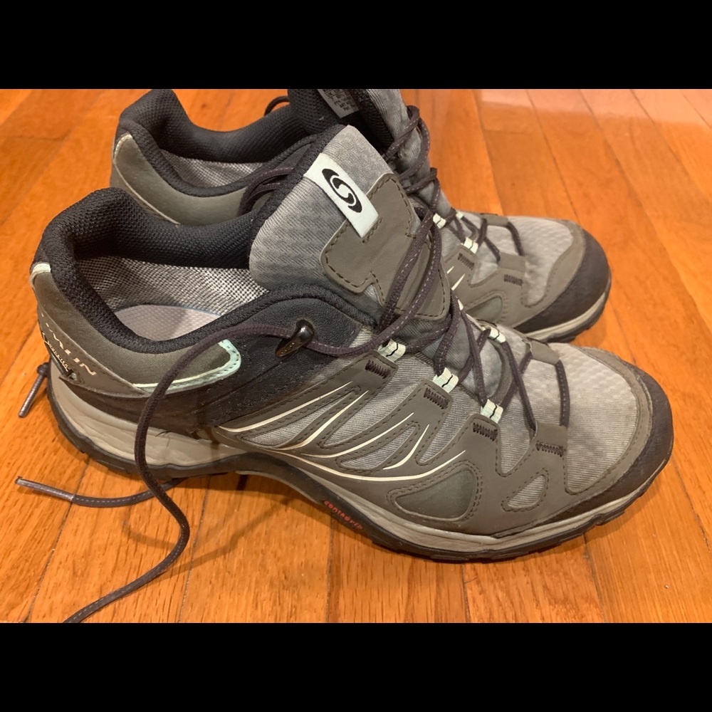 Womens Salomon Contragrip GTX Gore Tex 8.5 hiking shoes Gray EUC